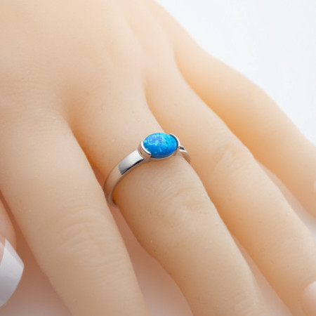 Ezüst gyűrű - kék ovális szintetikus opál | Argento-ekszer.hu