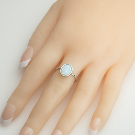 Ezüst gyűrű - fehér ovális szintetikus opál | Argento-ekszer.hu