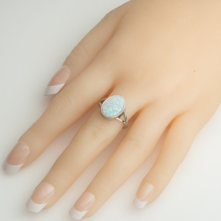 Ezüst gyűrű - fehér ovális szintetikus opál | Argento-ekszer.hu