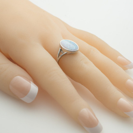 Ezüst gyűrű - fehér ovális szintetikus opál | Argento-ekszer.hu