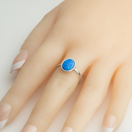 Ezüst gyűrű - kék ovális szintetikus opál | Argento-ekszer.hu