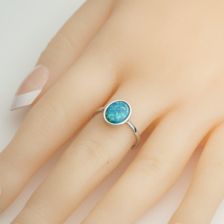 Ezüst gyűrű - zöld ovális szintetikus opál | Argento-ekszer.hu