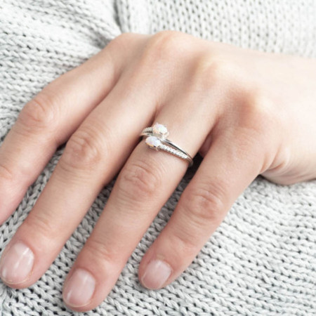 Ezüst gyűrű - rózsaszín ovális szintetikus opálok, átlátszó kerek cirkóniák | Argento-ekszer.hu