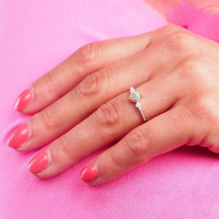 Ezüst gyűrű - rózsaszín kerek szintetikus opál, átlátszó kerek cirkóniák | Argento-ekszer.hu