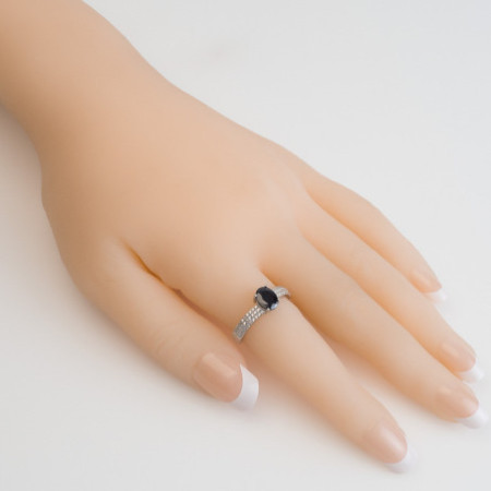 Ezüst gyűrű - átlátszó kerek cirkóniák, fekete ovális cirkónia | Argento-ekszer.hu