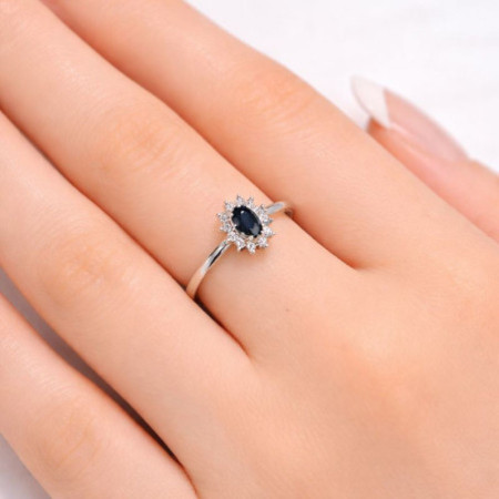 Ezüst gyűrű - átlátszó kerek cirkóniák, fekete ovális cirkónia | Argento-ekszer.hu