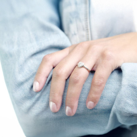 Ezüst gyűrű - szív, átlátszó kerek cirkóniák | Argento-ekszer.hu