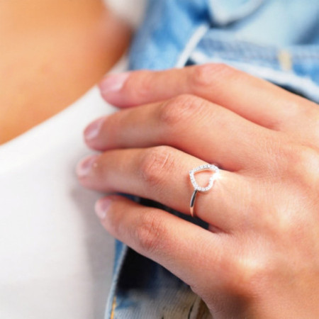 Ezüst gyűrű - szív, átlátszó kerek cirkóniák | Argento-ekszer.hu