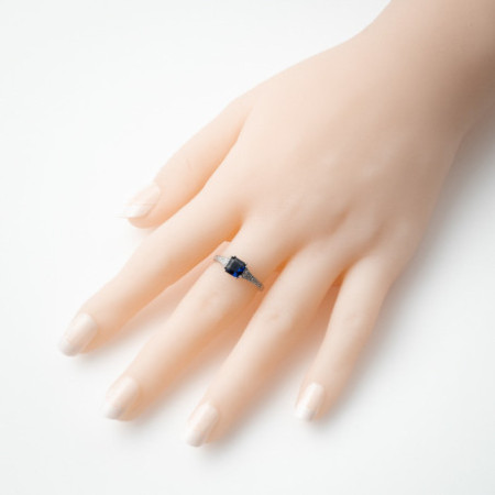 Ezüst gyűrű - átlátszó kerek cirkóniák, kék négyzet alakú cirkónia | Argento-ekszer.hu