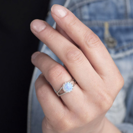 Ezüst gyűrű - fehér kerek szintetikus opál | Argento-ekszer.hu
