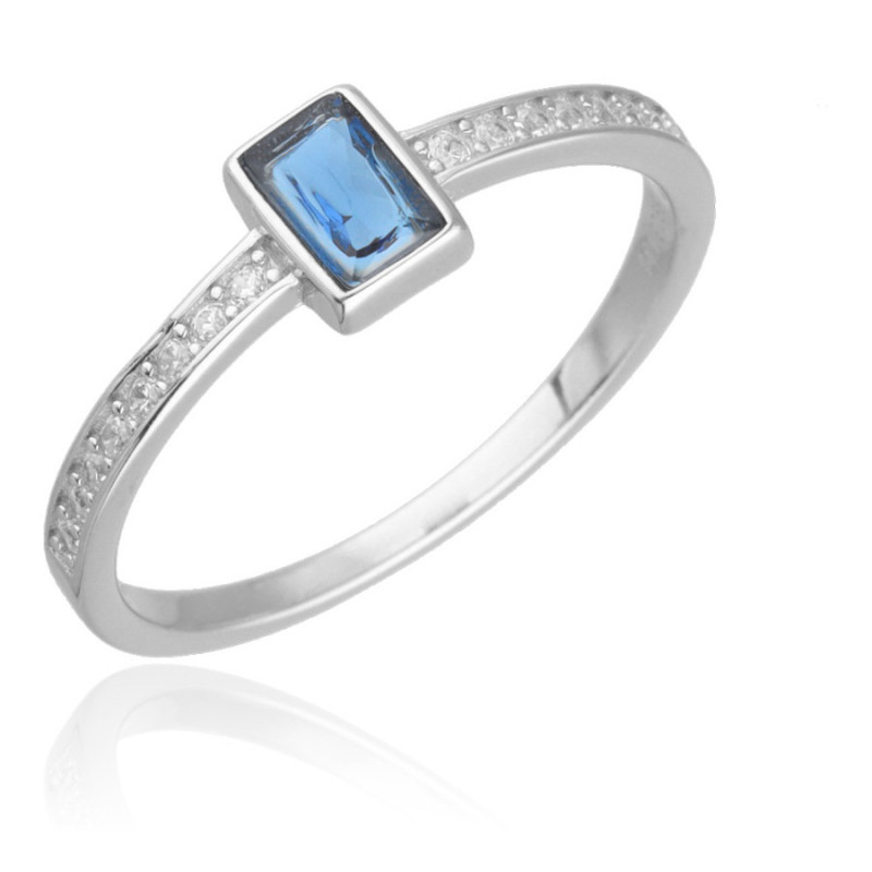 Ezüst gyűrű - kék téglalap alakú cirkónia, átlátszó kerek cirkóniák | Argento-ekszer.hu