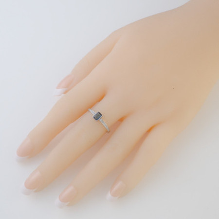 Ezüst gyűrű - kék téglalap alakú cirkónia, átlátszó kerek cirkóniák | Argento-ekszer.hu